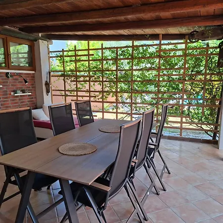 Family Oros Medulin, With A Pool, Ggl